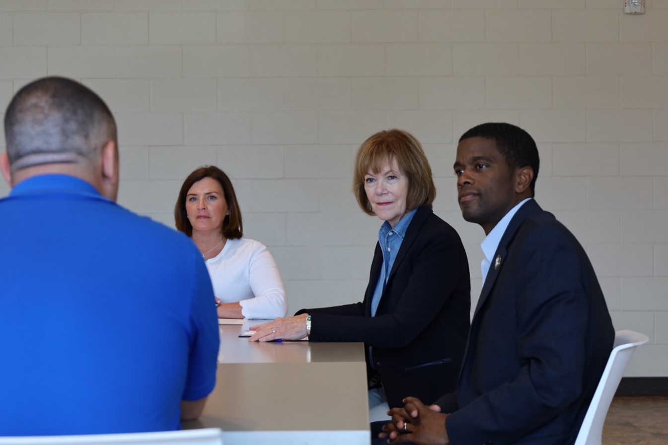 Second Harvest Heartland CEO Allison O’Toole attended a roundtable discussion with Senator Tina Smith and St. Paul Mayor Melvin Carter in June 2022 to discuss the growing need for food assistance. Senator Smith is a member of the Senate Agriculture Committee.