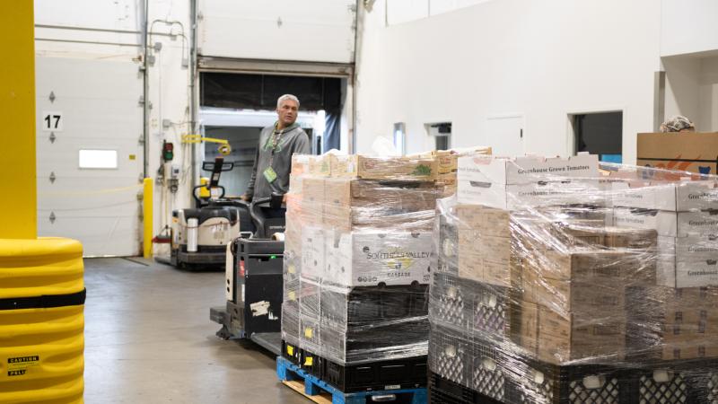 Warehouse pallet driver Warehouse pallet driver