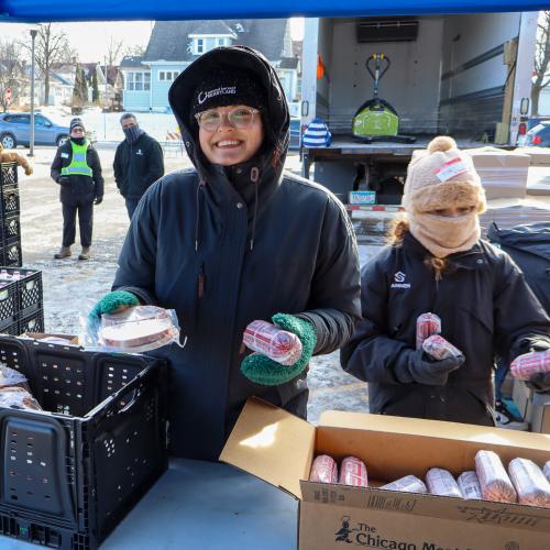 A Second Harvest Heartland volunteer hands out protein in the cold