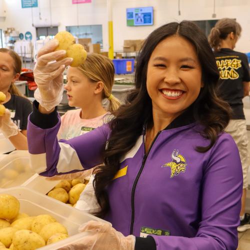 Viking Cheerleader at Second Harvest Heartland volunteer event Vikings Cheerleader
