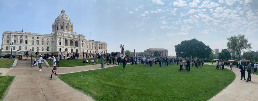 Photo of crowd in front of Minnesota capitol