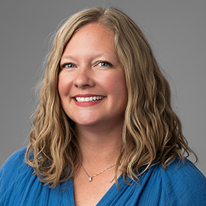 Headshot of Lindsey Ochmanek